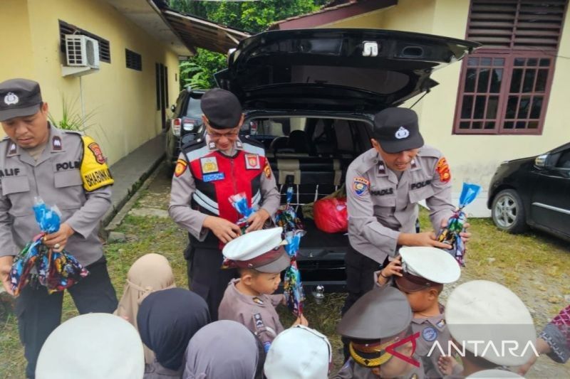 Polisi Sahabat Anak: Polres OKU Dekatkan Diri ke Anak-Anak