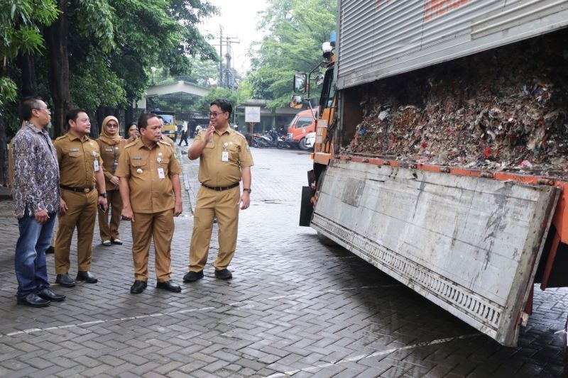 Pemkot Tangerang Salurkan 15 Ton Bahan Bakar RDF ke Industri