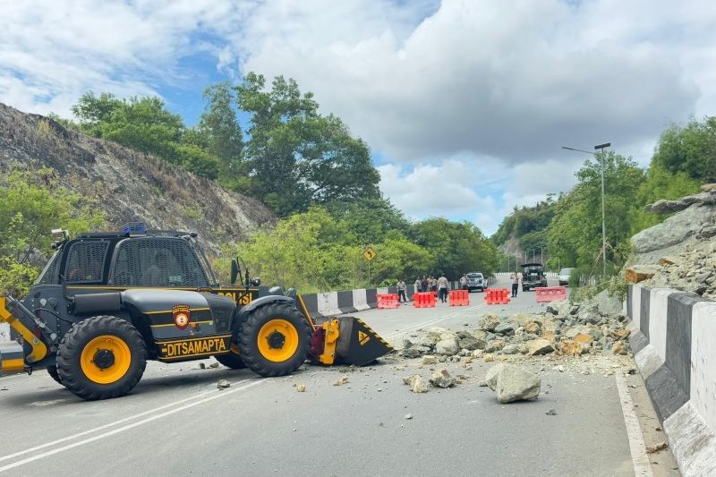 Penutupan Jalan Ring Road Jayapura Akibat Longsor