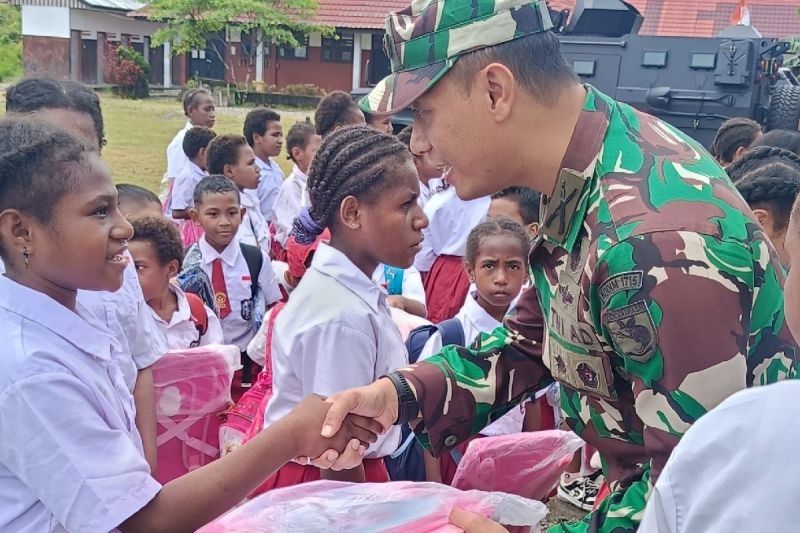 KSAD Salurkan Bantuan Pendidikan untuk Pelajar di Yahukimo