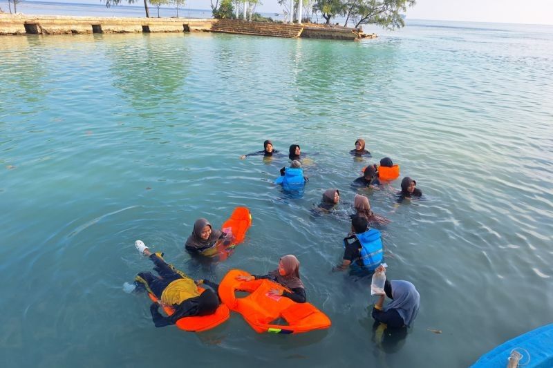 Siswa Kepulauan Seribu Dilatih Penyelamatan Air oleh Gulkarmat