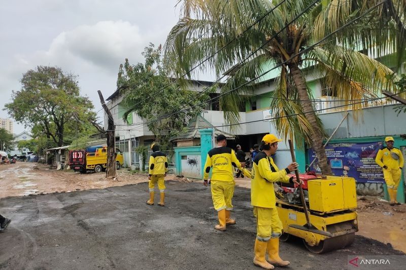 Jalan Rusak Menuju SMK Cengkareng 2 Segera Diperbaiki Setelah Viral