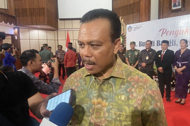 Bali Wajibkan Pegawai Bawa Botol Minum Pribadi, Kurangi Sampah Plastik