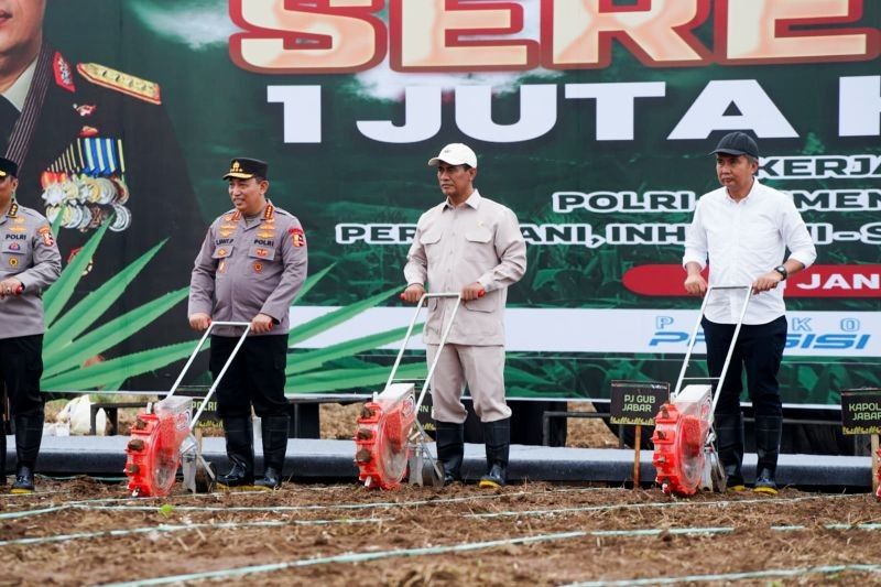 Mentan dan Kapolri Tanam Jagung Serentak: Target Juta Hektar