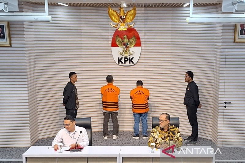 Bupati Situbondo dan Kadis PUPR Ditahan KPK Terkait Korupsi Dana PEN