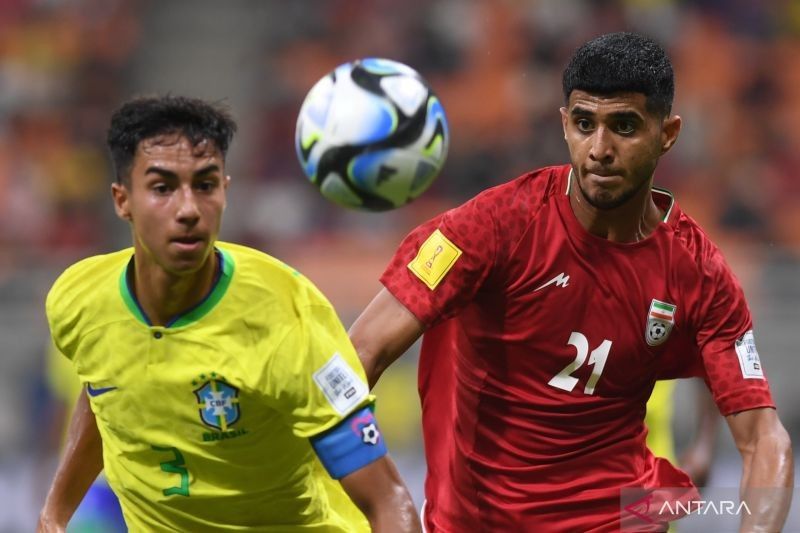 Manchester City Rekrut Bek Muda Brasil, Vitor Reis, Rp 592 Miliar!