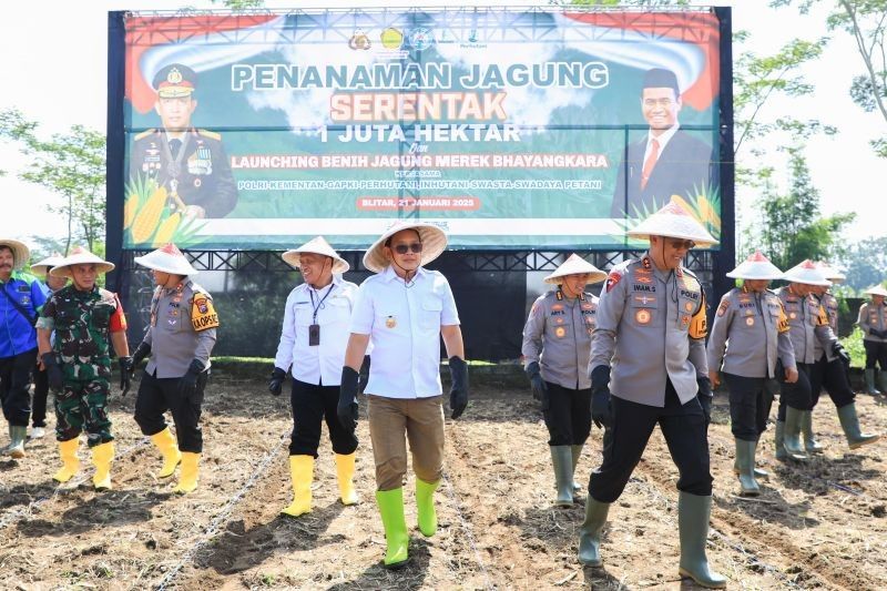 Polri dan Pemprov Jatim Sukseskan Tanam Jagung, Dorong Swasembada Pangan