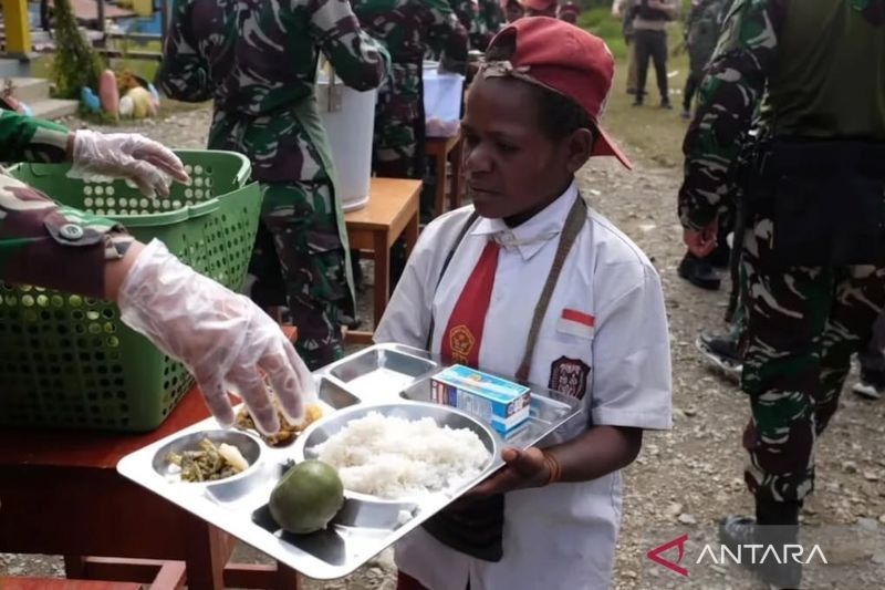 Kostrad Gelar Makan Bergizi Gratis di Papua untuk Tingkatkan Gizi Anak