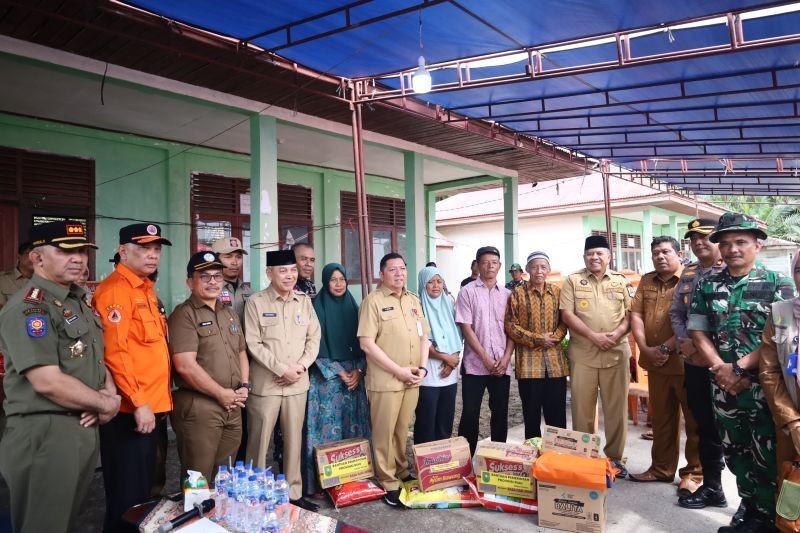 Bantuan 7 Ton Beras Pemprov Riau untuk Korban Banjir Siak