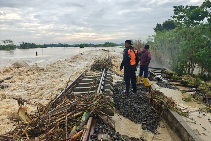 KAI Kembalikan 100% Tiket Penumpang Terdampak Banjir Grobogan