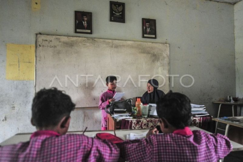 OJK Edukasi Guru Kalteng Cegah Kejahatan Keuangan