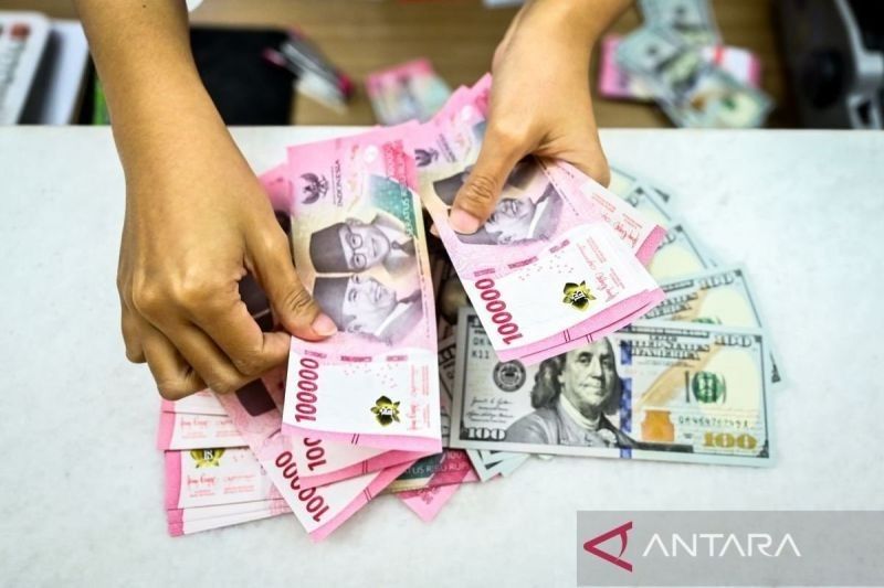 Rupiah Menguat 33 Poin, Tembus Rp16.310 per Dolar AS