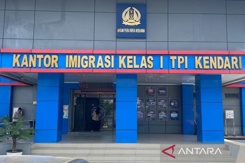 Imigrasi Kendari Deportasi 8 WNA China Tahun 2024: Pelanggaran Izin Kerja