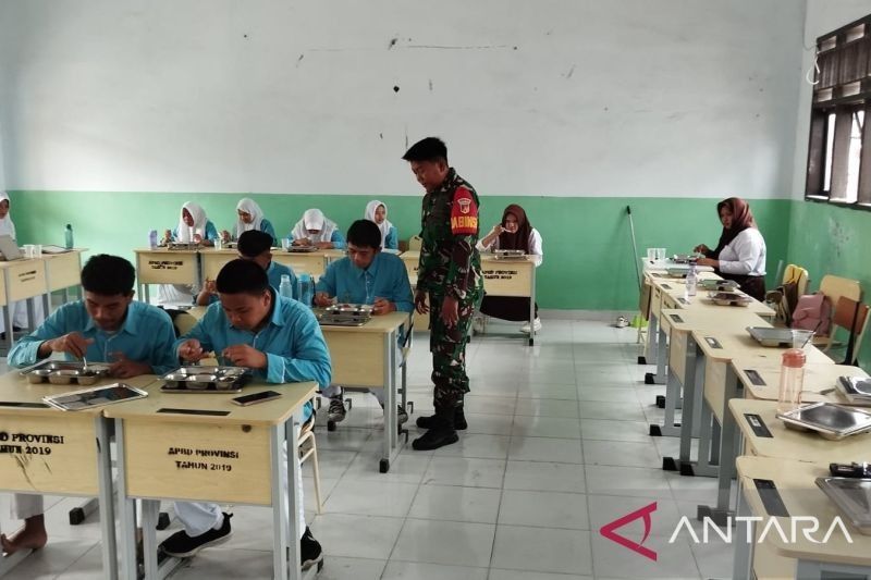 Kodim Gorontalo Awasi Distribusi Makan Bergizi Gratis untuk Anak Sekolah