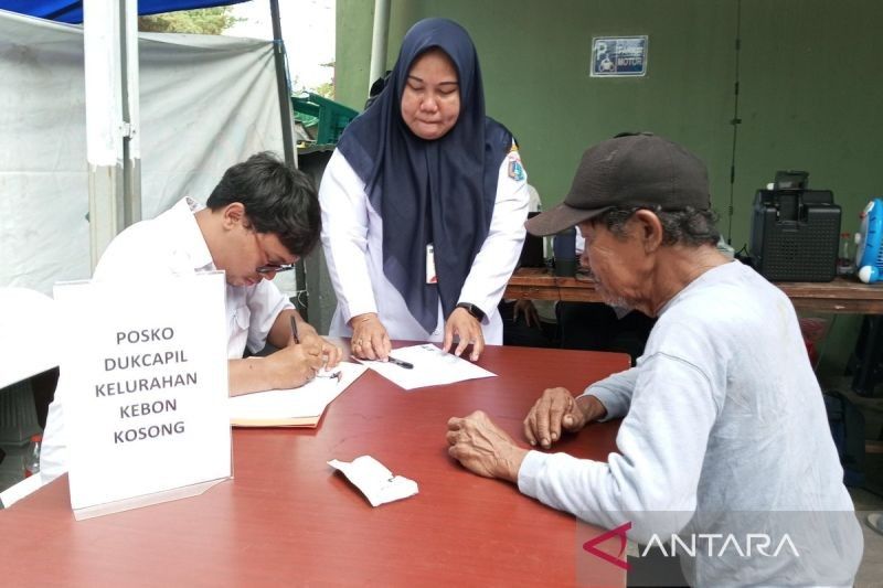 Pemkot Jakpus Beri Layanan Adminduk untuk Korban Kebakaran Kemayoran