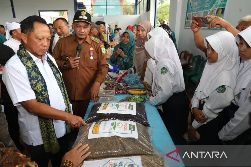 Mendagri Apresiasi Pengelolaan Sampah Berbasis BUMDes di Desa Wantilan