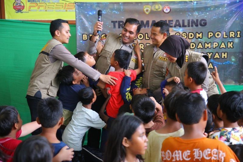 Polri Beri Trauma Healing untuk Korban Kebakaran Kemayoran