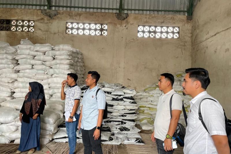 Polisi Sidak Gudang Pupuk Lombok Timur: Stok Aman, Harga Tetap Jadi Sorotan