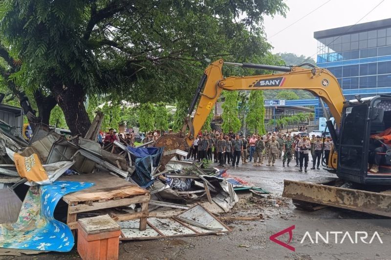 PN Cibadak Eksekusi Lahan 1,2 Hektare di Palabuhanratu: 21 Keluarga Terdampak