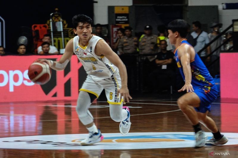 Kesatria Bengawan Solo Menang Telak atas Rajawali Medan di IBL 2025