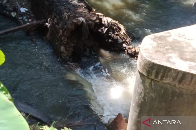 Petani Mukomuko Gotong Royong Perbaiki Irigasi Usai Banjir