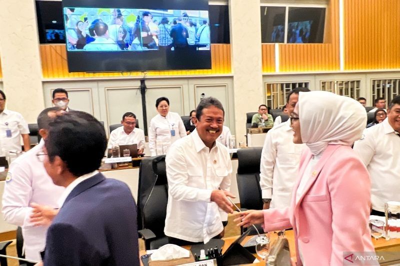 Menteri Trenggono Jelaskan Soal Pagar Laut di DPR