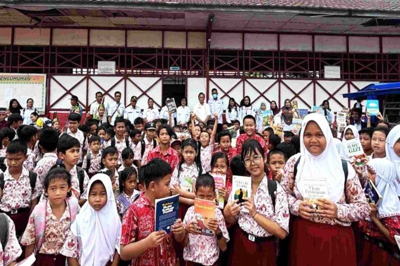 Mobil Perpusling Kapuas Tingkatkan Minat Baca di Tiga SDN Dadahup