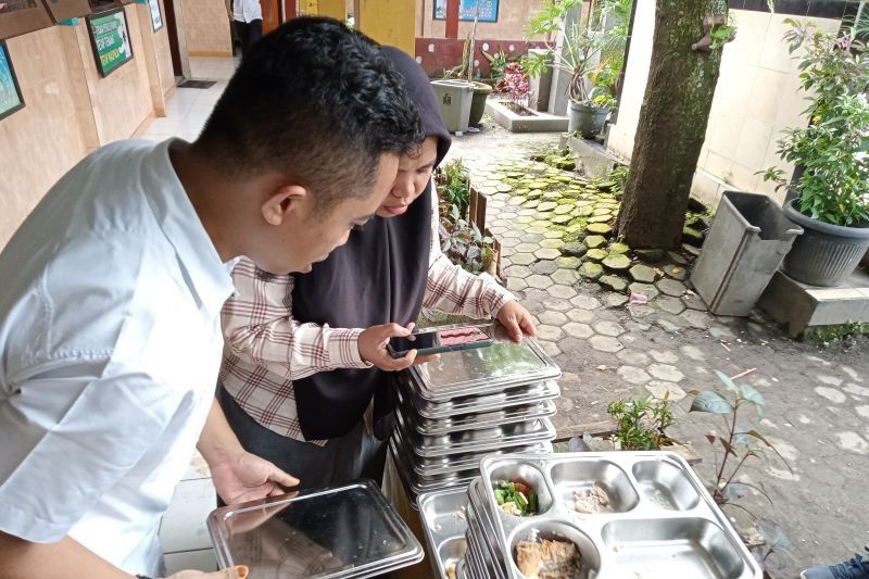 Limbah Makanan MBG Mataram Diolah Jadi Pakan Maggot