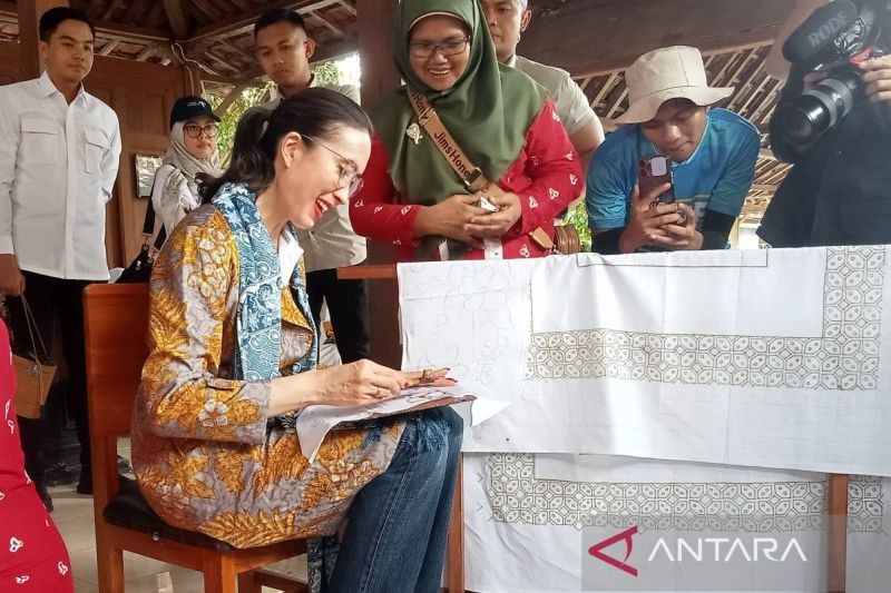 Menpar Ajak Generasi Muda Lestarikan Batik Indonesia