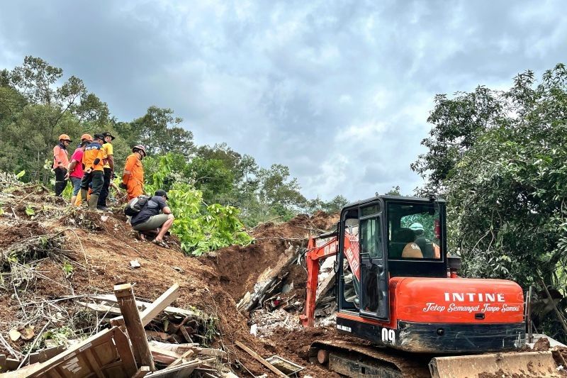 Longsor Jombang: Satu Tewas, Tiga Luka, BPBD Jatim Terjunkan Tim Evakuasi