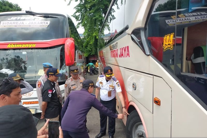 Ramp Check 30 Bus AKAP di Terminal Kalideres Jelang Libur Imlek