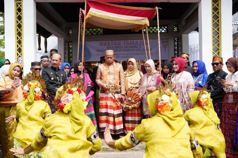 Pj Gubernur Sulsel Disambut Adat Luwu di Hari Jadi Luwu ke-757