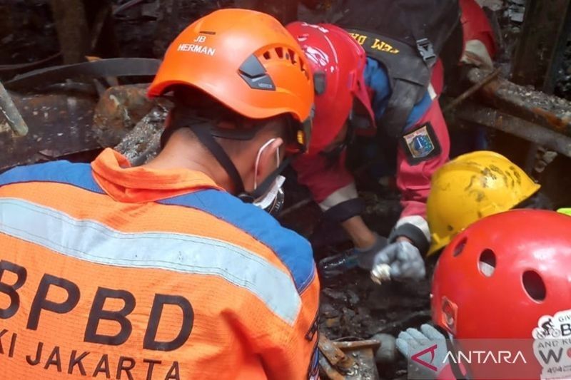 Evakuasi Jenazah ke-12 dari Glodok Plaza, Pencarian Korban Kebakaran Berlanjut