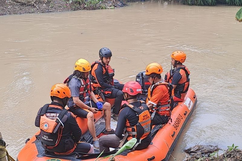 Anak Terseret Arus Sungai Cibanten, Tim SAR Lakukan Pencarian