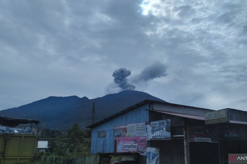 BKSDA Selidiki Pendaki Liar di Gunung Marapi yang Berstatus Waspada