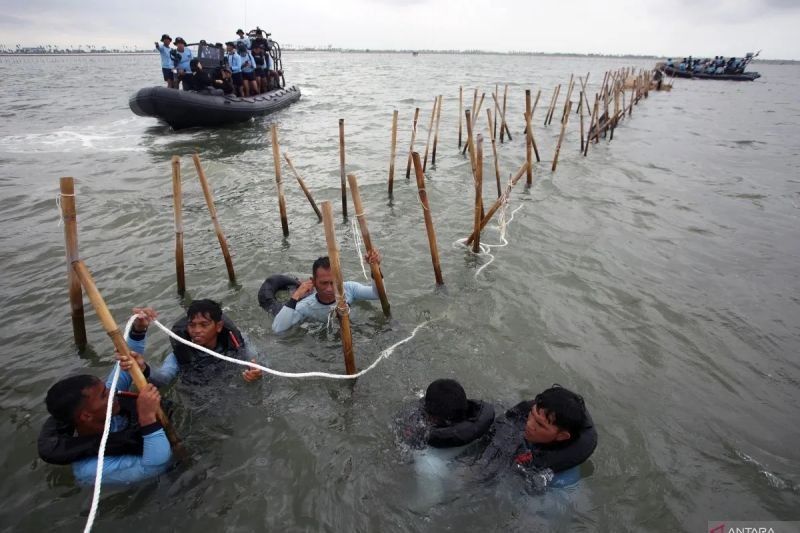 KKP Bongkar 5km Pagar Laut Ilegal Tangerang, Pengawasan Ruang Laut Diperketat