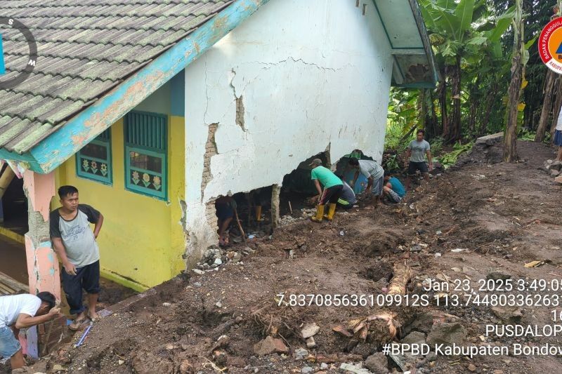 Banjir dan Longsor di Bondowoso: Rumah dan Sekolah Rusak