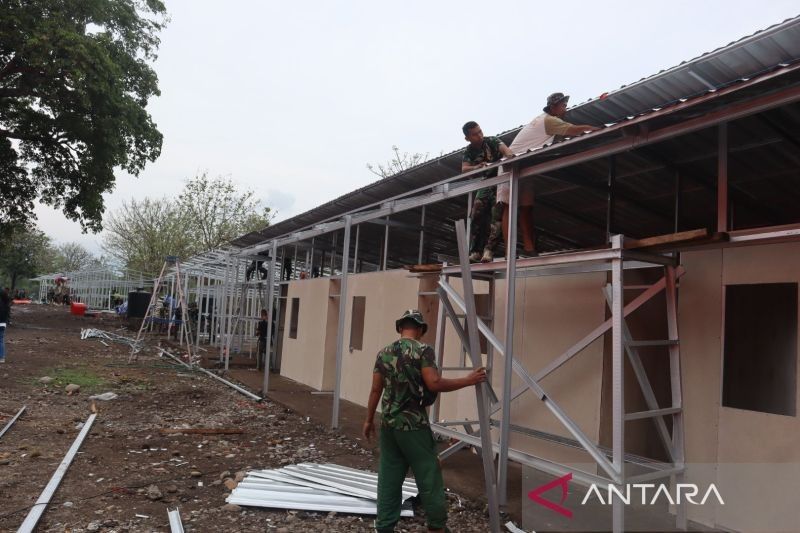 Ratusan Penyintas Erupsi Gunung Lewotobi Laki-laki Tempati Huntara di Flores Timur