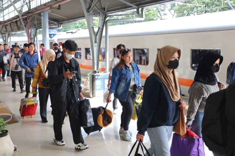 Banjir Grobogan Sebabkan 11 Kereta Api di Daop 1 Jakarta Terlambat