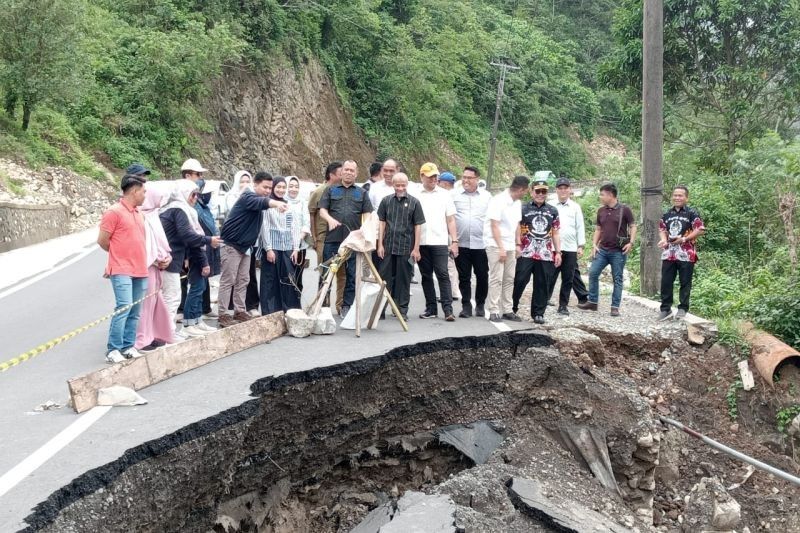 Jalan Amblas di Barru, Sulsel: Komisi D DPRD Pantau dan Minta Perbaikan Segera