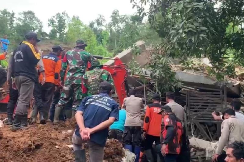 Pencarian Korban Longsor Jombang Diperluas, Satu Masih Hilang