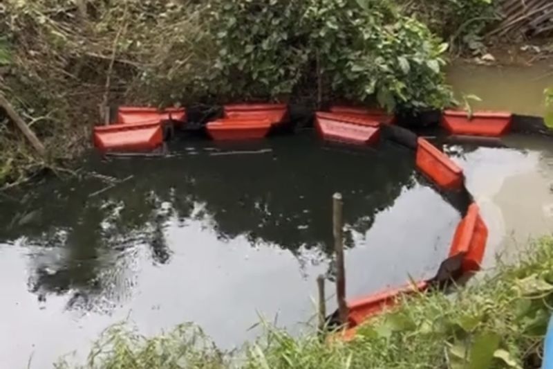 Penanganan Tumpahan Minyak di Sungai Dua, Musi Banyuasin