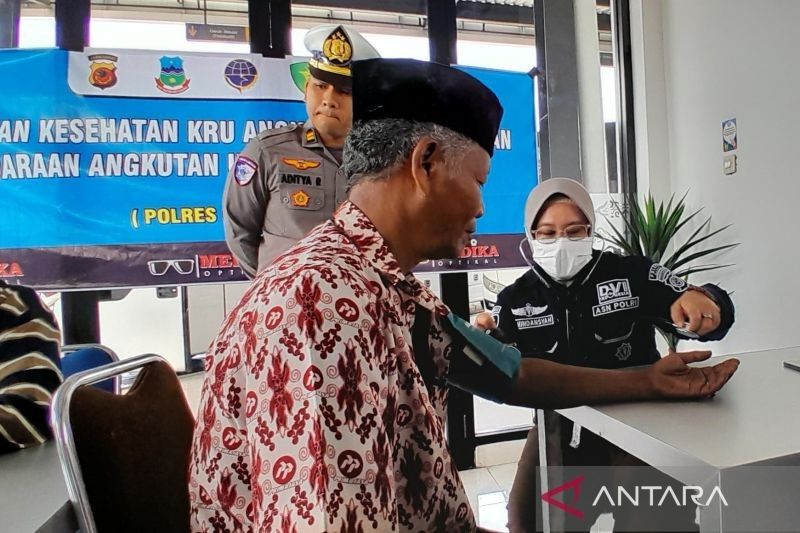 Polres Garut Pastikan Sopir Bus Bebas Narkoba Jelang Libur Panjang