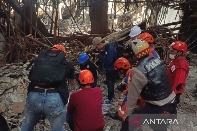 Pencarian Korban Kebakaran Glodok Plaza Belum Membuahkan Hasil