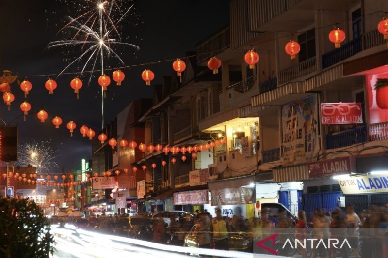 Festival Cap Go Meh Pontianak: Parade Barongsai Meriahkan Tahun Baru Imlek