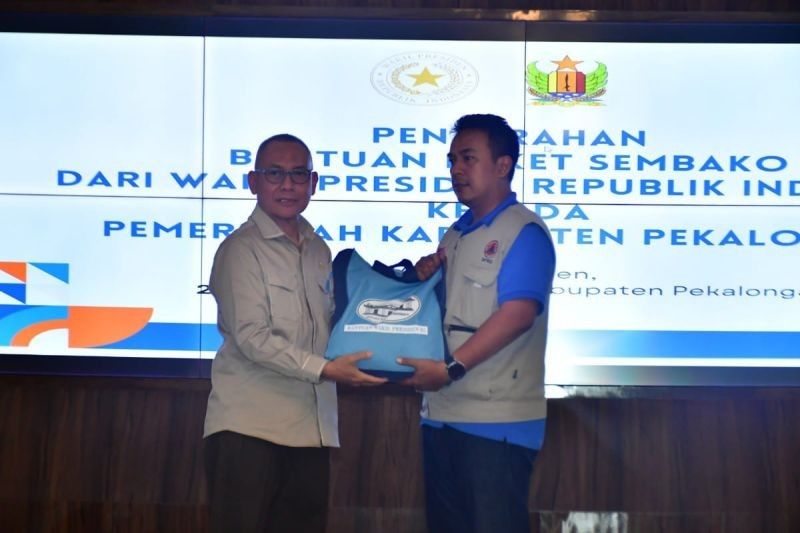 Wakil Presiden Salurkan 1000 Paket Sembako untuk Korban Bencana Pekalongan