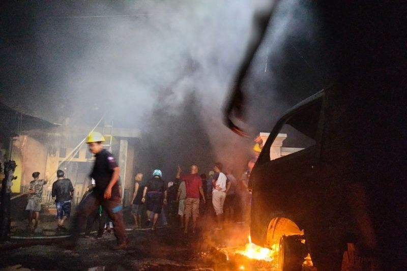 Kebakaran Baubau: 4 Rumah Ludes Terbakar Akibat Mobil Terbakar