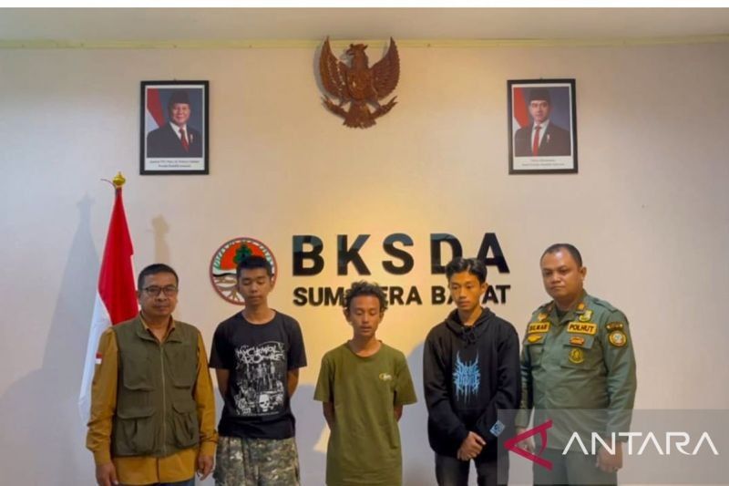 BKSDA Sanksi Tiga Pendaki Gunung Marapi yang Nekat Mendaki Saat Status Waspada