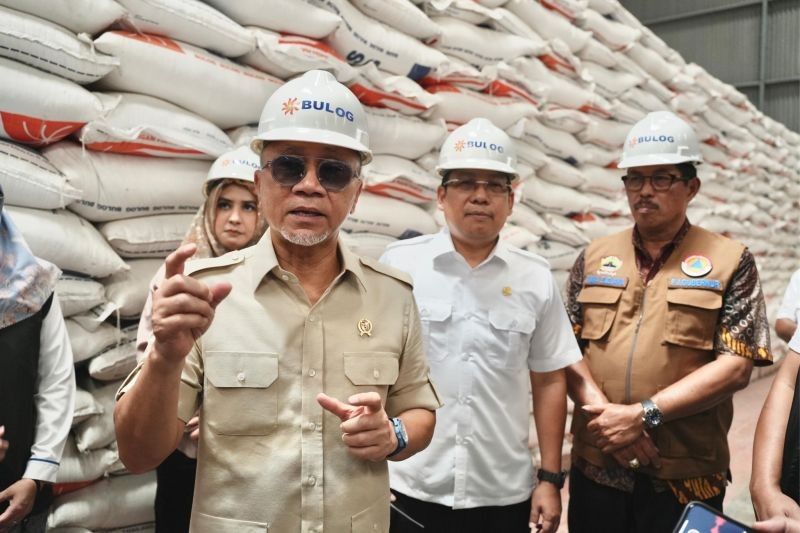 Zulhas Minta Bulog Optimalkan Manajemen Gudang Jelang Panen Raya