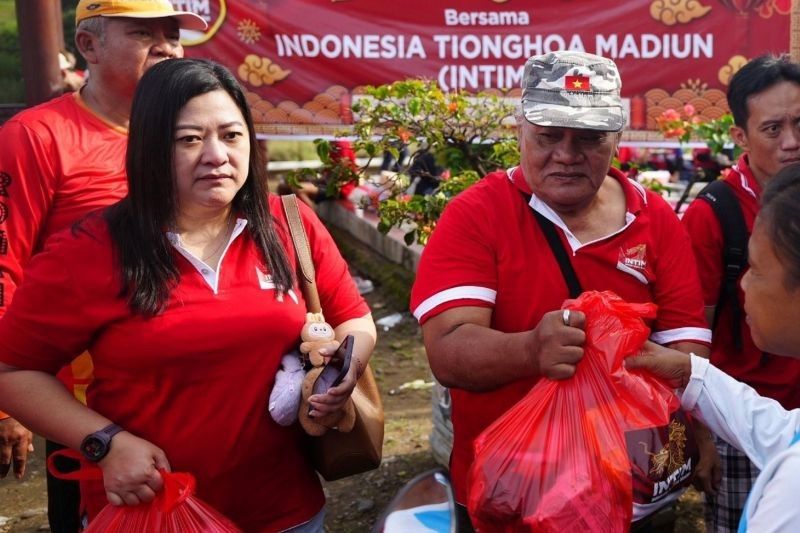 INTIM Madiun Gelar Bakti Sosial Jelang Imlek, Bagikan 200 Paket Sembako